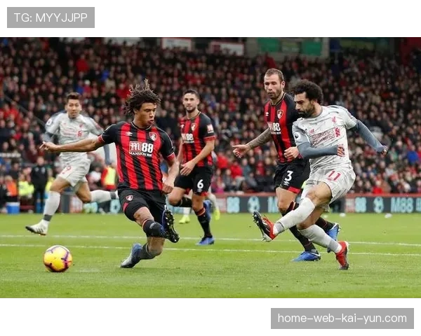 英超中游区间呈现历史级拥挤 十二队仅差七分共争欧战席位